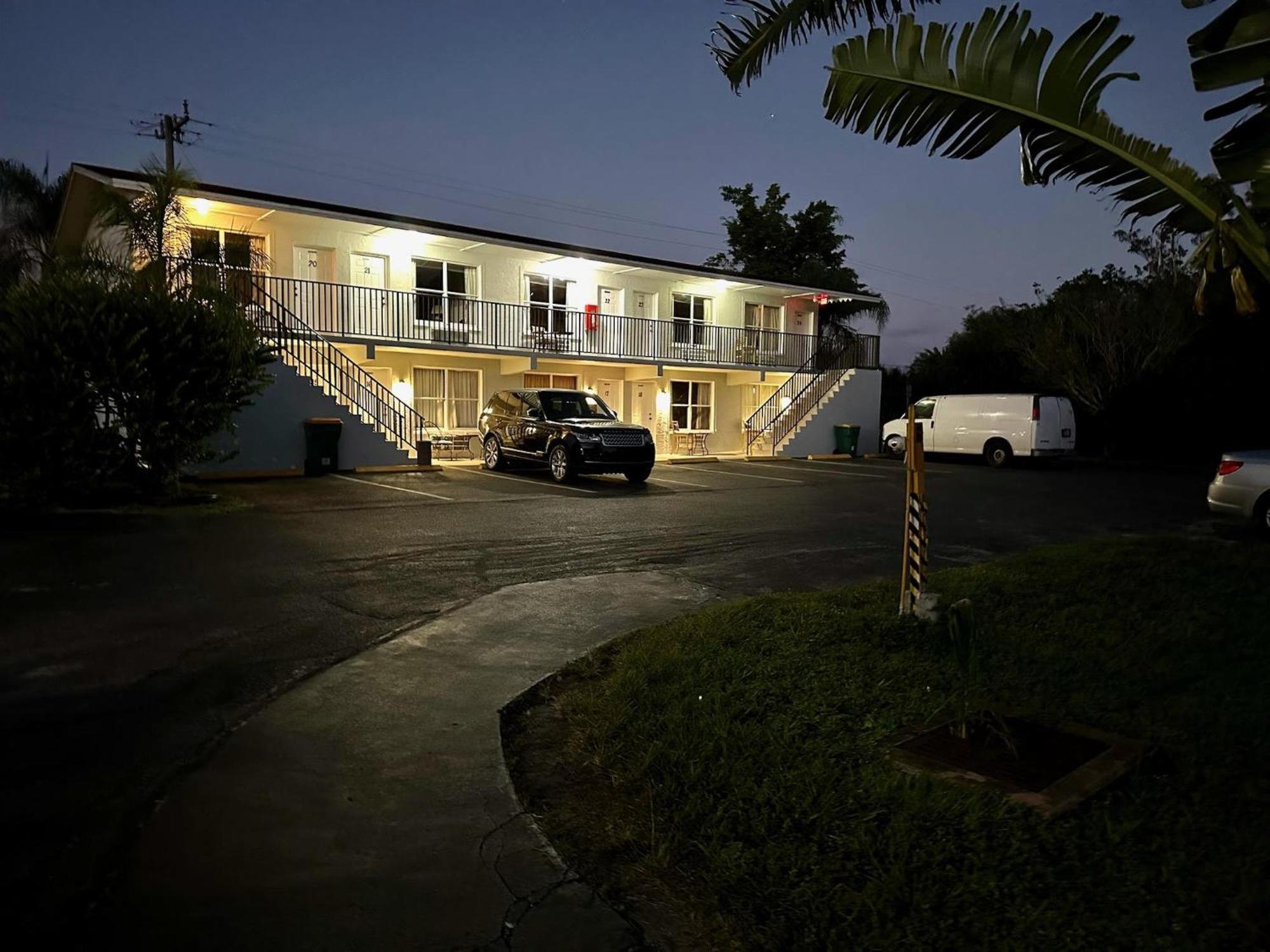 Conty'S Motel Naples Manor Exterior foto